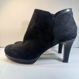 Clarks Artisan Delsie Stella Suede Booties Black 3.5" Heels Ankle Boots Sz 9.5 M